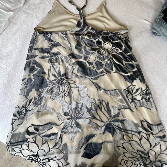 Velvet Floral Dress - Picture 5 of 7